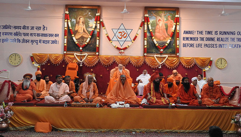 Gurudev, Swami Prem Vivekanand & Saints on the stage